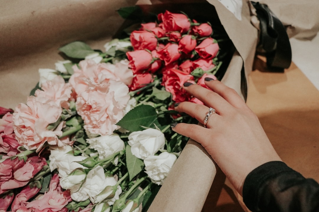Should You Tip the Flower Delivery Person? The Complete Etiquette Guide
