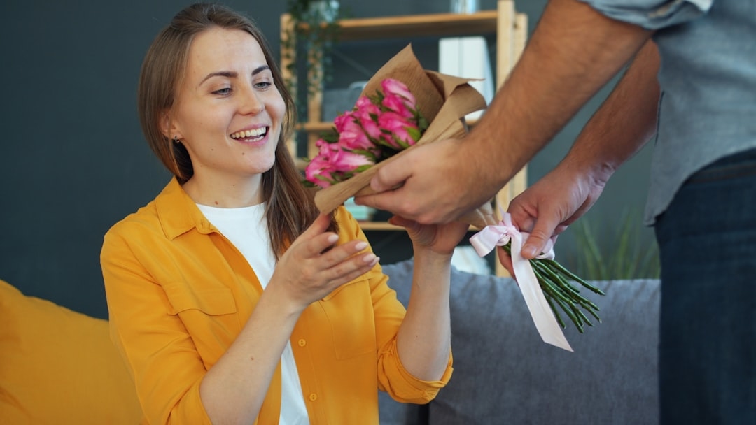 Can You Send Flowers to Someone You Don’t Know Well? A Complete Etiquette Guide